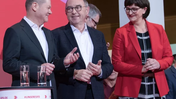 Sieger und Besiegter - &copy; Foto: J&ouml;rg Carstensen/dpa