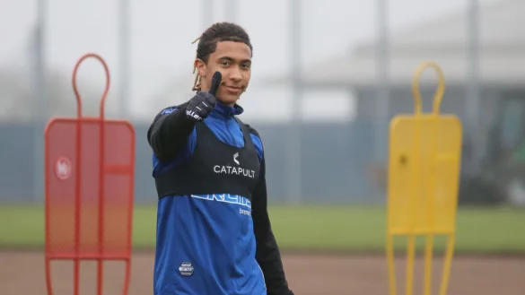 Daumen hoch: Der zuletzt angeschlagene SCP-Innenverteidiger Bashir Humphreys trainierte am Dienstag invididuell und soll am Mittwoch wieder ins Mannschaftstraining einsteigen. - &copy; Frank Beineke