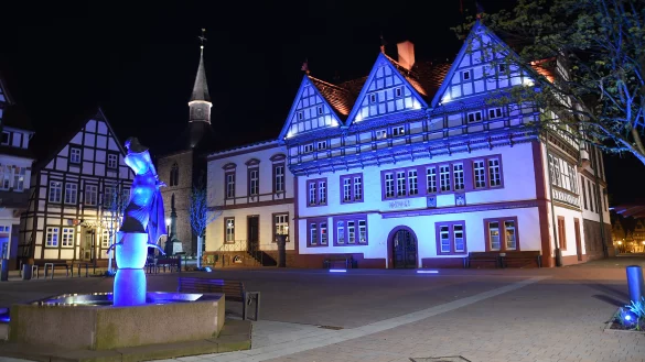 So schön kann Blomberg bei Nacht ausgeleuchtet sein. Für die "Earth Hour" wird das Licht jedoch für eine Stunde ausgeknipst. - © Brink Medien