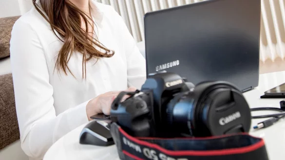 Canon Kameras Clouddienst - &copy; Foto: Christin Klose/dpa-tmn