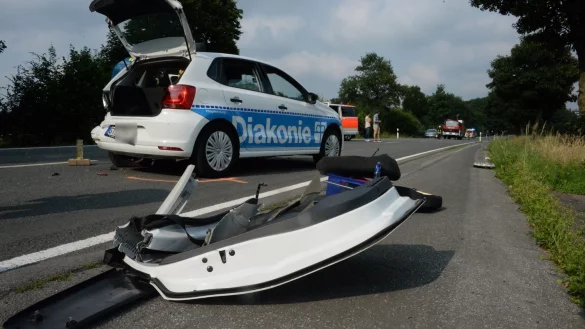 Die Mitarbeiterin eines Pflegedienstes wollte eigentlich nur einem Radfahrer helfen - dann wurde sie selbst in einen Unfall verwickelt. - © Andreas Eickhoff