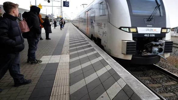 Ein ungewisser Start ins neue Jahr: Der Gütersloher Bahnhof wird in den Abendstunden künftig ohne die Halte des RE 6 (RRX) auskommen müssen. - © Andreas Frücht
