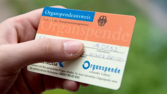 Organspenderausweis - &copy; Foto: Andrea Warnecke/dpa-tmn