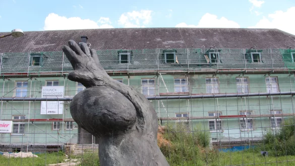 Der Block 39, eines der alten Kasernengeb&auml;ude mit T&uuml;rmchen an der Richthofenstra&szlig;e, ist einger&uuml;stet und wird umgebaut. - &copy; Jana Beckmann