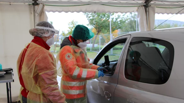 Eine Drive-In-Station hatte das DRK am Hangar in Detmold. Aktuell gibt es das Angebot in Lemgo.&nbsp; - &copy; Astrid Sewing