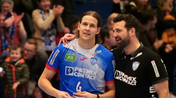 Arbeiten weiter zusammen: Bjarki Mar Elisson und Trainer Florian Kehrmann. Foto: J&ouml;rg Hagemann - &copy; J&ouml;rg Hagemann