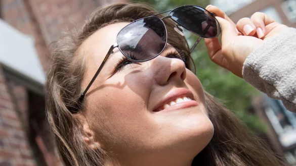 Sonnenbrille im Urlaub kaufen - &copy; Foto: Christin Klose