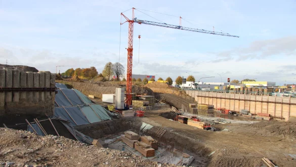 Die Baustelle kurz vor Asemissen ist von weitem sichtbar. - &copy; Kirsten Fuhrmann