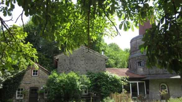 Idyllisch gelegen wird das Industriedenkmal in Rentorf nach aufwendigen Umbauten heute als Wohnraum genutzt. - &copy; Rudolf Fiedler