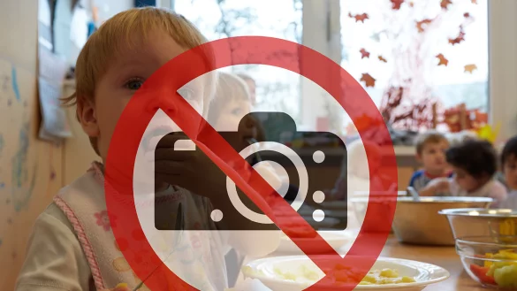 Alltagsszene im Kindergarten: In evangelischen Kitas im Kirchenkreis Halle gilt ein Fotoverbot f&uuml;r Eltern. - &copy; dpa/Montage: Oliver Wendtland