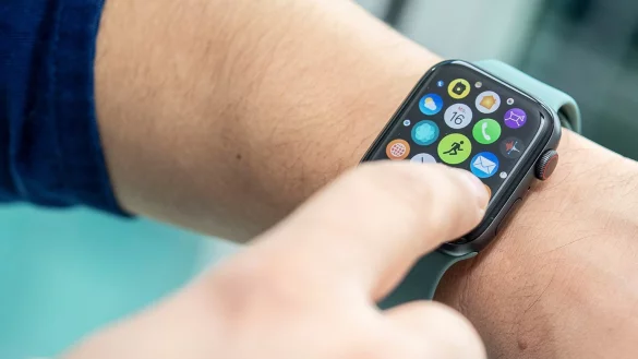 Smartwatch - &copy; Foto: Robert G&uuml;nther/dpa-tmn