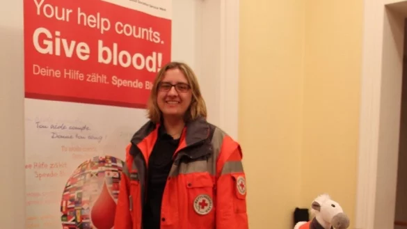 Theresa Wilmsmeier ist mit ganzem Herzen beim DRK dabei. Dazu geh&ouml;rt auch, Trost zu spenden und Mut zu machen. Diese kleinen Stofftiere sind f&uuml;r kleine Patienten reserviert. - &copy; Astrid Sewing