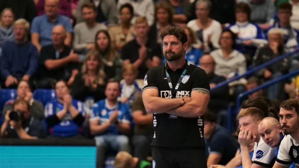 Nicht immer kann Florian Kehrmann die Spiele seines TBV Lemgo Lippe so gelassen verfolgen wie auf diesem Archivfoto. - &copy; J&ouml;rg Hagemann