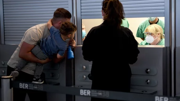 Start von Corona-Tests - &copy; Foto: Britta Pedersen/dpa-Zentralbild/dpa