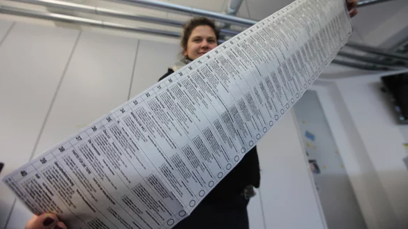Ganz sch&ouml;n lang: Auf dem Wahlzettel zur Europawahl 2019 sind 40 Parteien gelistet. - &copy; Vera Gerstendorf-Welle