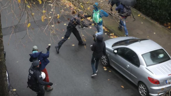 Polizeisperre durchbrochen. - &copy; Sarah Jonek