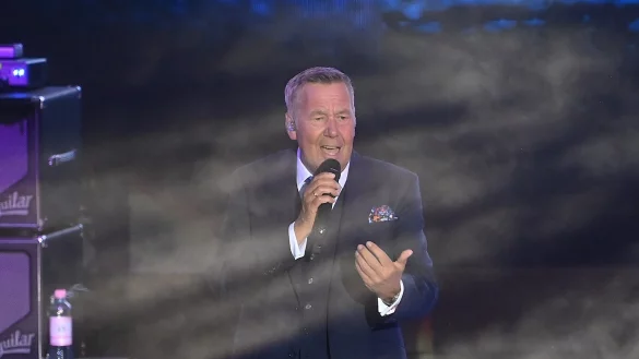 Roland Kaiser in der Waldb&uuml;hne - &copy; Foto: Britta Pedersen/dpa-Zentralbild/dpa