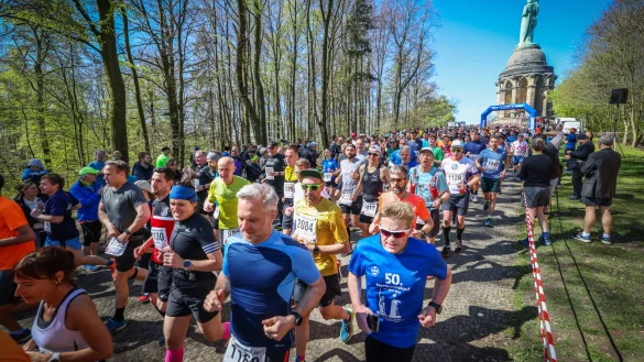 Am 27. April 2025 fällt der Startschuss zum 53. Hermannslauf. Ob bis dahin die Differenzen beim ausrichtenden Verein TSVE Bielefeld ausgeräumt sind, ist derzeit offen. - © Sarah Jonek