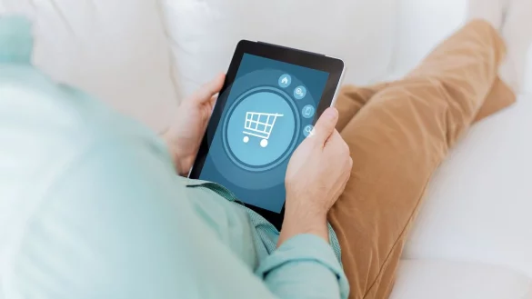 Die Verbraucherzentrale NRW zeigt die Probleme beim K&auml;uferschutz von PayPal, Klarna und Amazon Pay auf. - &copy; Lev Dolgachov