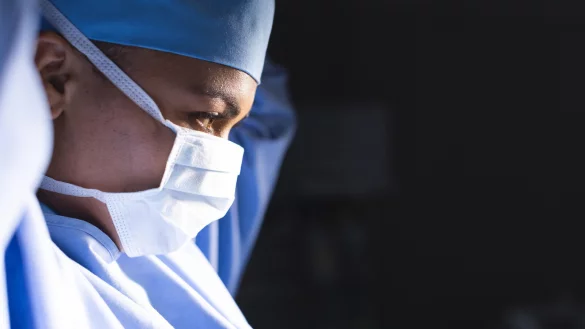 Viele &Auml;rztinnen erleben im Krankenhausalltag Diskriminierung. - &copy; picture alliance