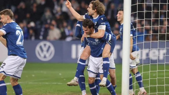 Beim 3:1-Erfolg gegen Bundesligist SC Freiburg bebte die Alm. Mael Corboz (oben) und Christopher Lannert k&ouml;nnen gegen Bremen das n&auml;chste Highlight folgen lassen. - &copy; Oliver Krato