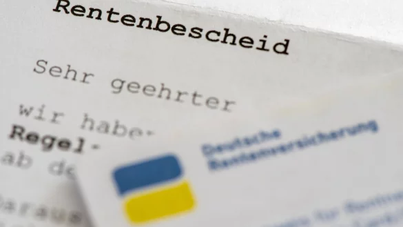 Vom Rentenbescheid sind viele Menschen &uuml;berrascht. - &copy; picture alliance / SZ Photo