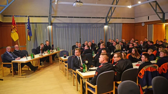 Die Jahreshauptversammlung der Augustdorfer Feuerwehr war gut besucht. - © Nicole Ellerbrake