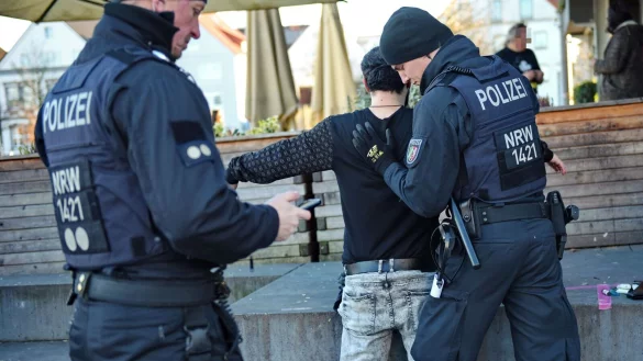 Die Polizei will mit „Null-Toleranz“-Politik der zunehmenden Gewaltbereitschaft in der Stadt entgegentreten. Speziell der Kesselbrink ist hier auffällig. - © BARBARA FRANKE