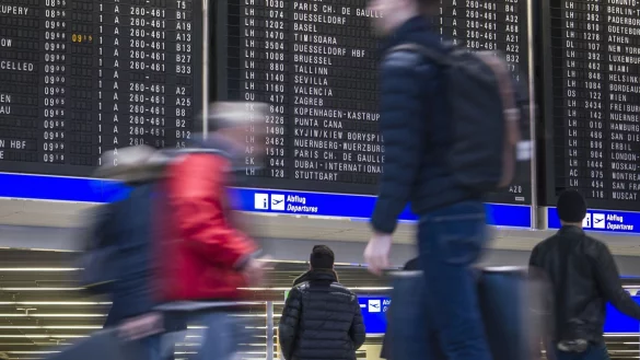 Flugreisen mit doppeltem Hindernis - &copy; Foto: Frank Rumpenhorst/dpa