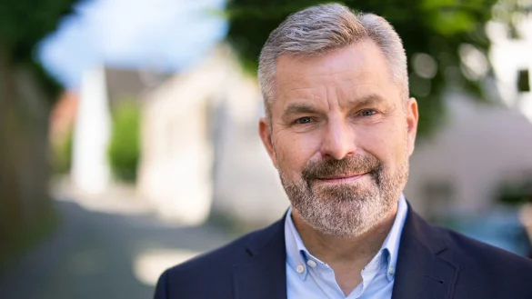 Dirk Becker (54) ist Diplom-Verwaltungsfachwirt und B&uuml;rgermeister. Hier geht's zur Homestory mit dem Kandidaten. 
 - &copy; SPD