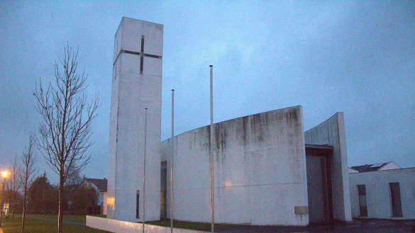 Sorgenkind: Das Dach der katholischen Johanneskirche ist bauf&auml;llig. Am Mittwoch soll es untersucht und die Dichtheit des Geb&auml;udes mit einer Nebelprobe festgestellt werden. - &copy; Thomas Dohna