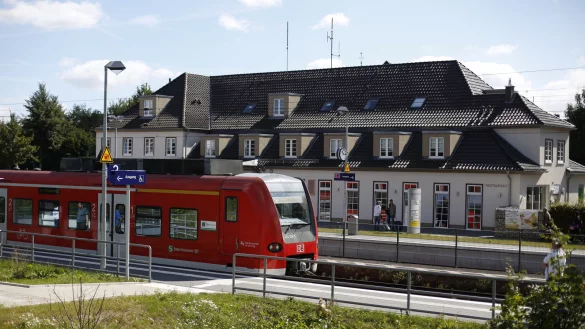 Die Auszeichnung "Bahnhof des Jahres 2016" wird an den Bahnhof Steinheim vergeben. - © dpa