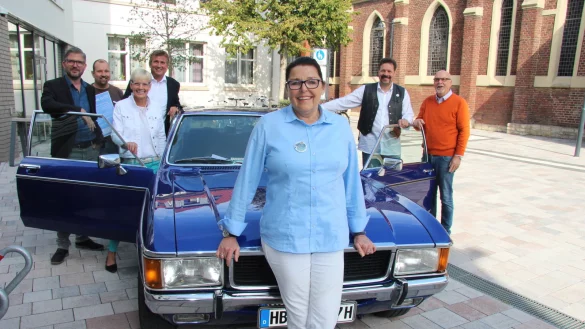 Bieten ein volles Programm: (von links) Stadtmarketing-Chef Ralf Hammacher, Sven Anders vom Fachteam Stadtentwässerung und Wasserwirtschaft, Angelika Drowe vom Stadtmarketing, Bürgermeister Christian Liebrecht, Angelika Gabbey und Thomas Gabbey von den Oldtimerfreunden Extertal und der Vorsitzende der Oldtimerfreunde, Bernd Büschenfeld. - © Wolfgang Becker