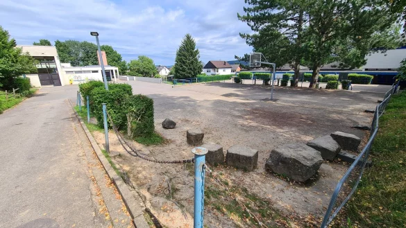 Die Gemeinde Extertal will den Schulhof der Grundschule Silixen aufwerten. - &copy; Nadine Uphoff