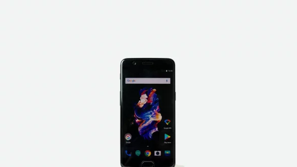 Das neue OnePlus5 - &copy; Foto: Franziska Gabbert/dpa-tmn