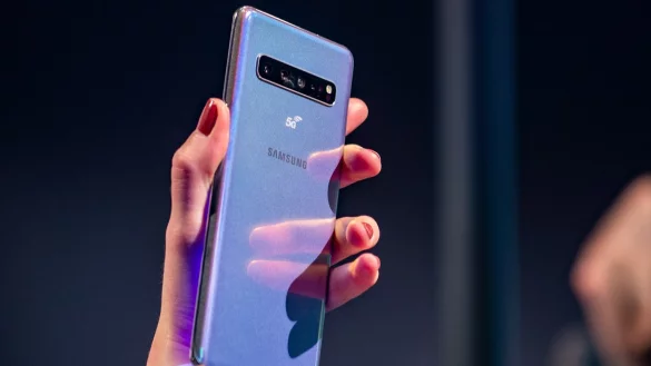 Samsung Galaxy S10 - &copy; Foto: Andrej Sokolow/dpa-tmn