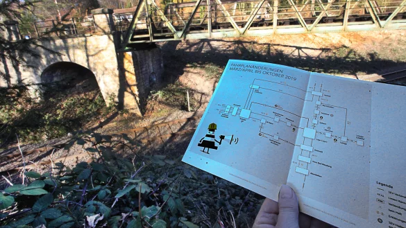 Eisenbahnbr&uuml;cke in Lage. Die alte Konstruktion muss erneuert werden. Ersatzfahrpl&auml;ne liegen vor. - &copy; Vera Gerstendorf-Welle