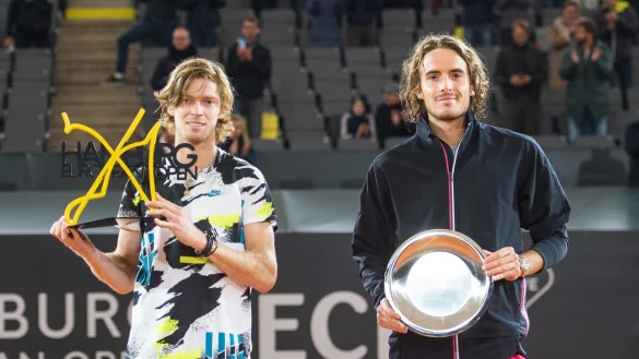 Siegerehrung - &copy; Foto: Daniel Bockwoldt/dpa