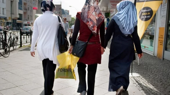 Sonderstudie: Zur Diskussion um die anti-islamische &laquo;Pegida&raquo;-Bewegung stellt die Bertelsmann-Stiftung eine Sonderstudie zum Thema &laquo;Islam&raquo; vor.
Dazu haben Wissenschaftler die Haltung von Muslimen in Deutschland zu
Staat und Gesellschaft n&auml;her beleuchtet. - &copy; DPA