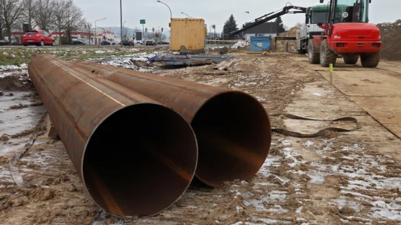 Am Nordring wird an der Einmündung zur Niewaldstraße eine neue Schmutzwasserleitung gezogen. - © Bernhard Preuß