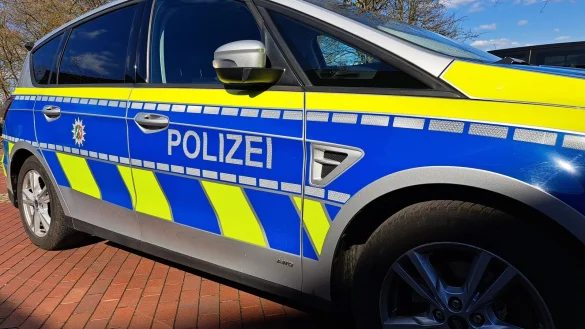 Kaputte Fenster an der Turnhalle: Die Polizei sucht Zeugen. - © Carolin Brokmann-Förster