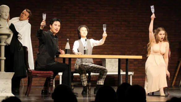 Umjubelte Doppelpremiere der Opernschule der Hochschule für Musik im Sommertheater. Mit Jonas Domeier, Zhanxiang Peng, Ge Fang und Kristina Sokova (von links). - © Thomas Krügler