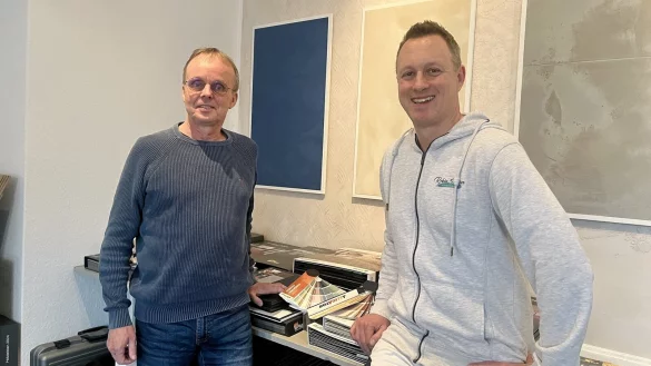 J&ouml;rg J&uuml;rgen-Lohmann (l.) hat in Robin Steiner einen Nachfolger f&uuml;r seinen Betrieb gefunden, den er sonst h&auml;tte schlie&szlig;en m&uuml;ssen. - &copy; Mareike K&ouml;stermeyer