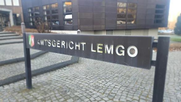 Ein 50-J&auml;hriger aus Lemgo hat in der Frauenumkleide eines lippischen Sportvereins eine Kamera installiert und damit zehn nackte Frauen gefilmt. Im November 2022 fiel die versteckte Kamera einer Gesch&auml;digten auf. Nun stand der langj&auml;hrige Vereinsmann vor Gericht. - &copy; Janet K&ouml;nig