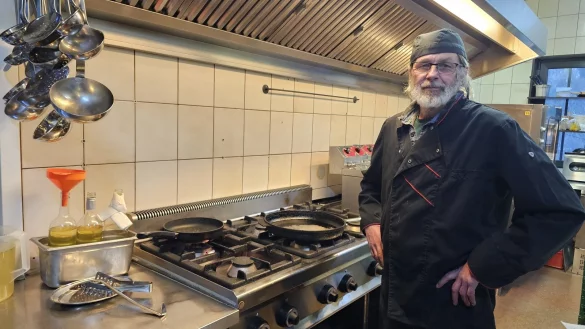 Herbert Halbgebauer kann es auch noch nicht so ganz realisieren, dass am Silvesterabend im Bienenschmidt Schluss ist. Gleichwohl freut er sich auf den Ruhestand. - © Astrid Sewing