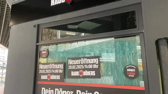 Den Döner gibt es zur Eröffnung im Paderborner Imbiss "Haus des Döners" für nur einen Cent. - © Holger Kosbab