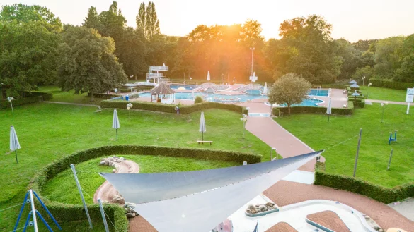 Das Bega Bad &ouml;ffnet seine Tore. - &copy; Stadtwerke Bad Salzuflen