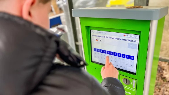 Aufgepasst: Wer sich hier bei der Eingabe seinen Kennzeichens vertippt, könnte später vom Parkplatzbetreiber ein teures Knöllchen erhalten. - © Daniel Salmon