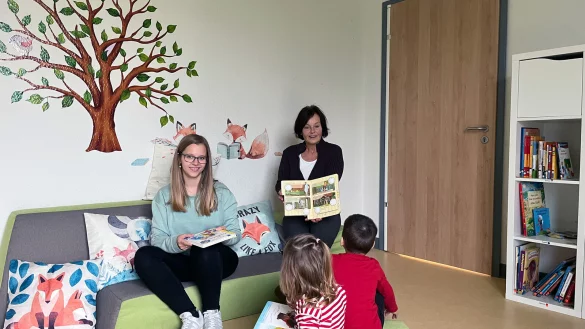 Die Kita-Leiterinnen Anna Grotegut (links) und Marion Gurcke stehen den Kita-Kindern bei der Ausleihe mit Rat und Tat zur Seite. - &copy; Symbolbild: Pixabay