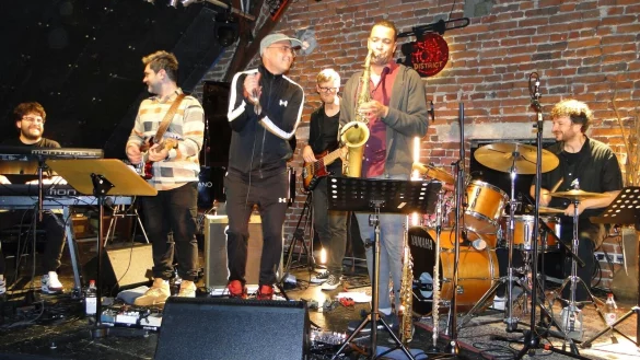 Die Konzerte Im Red Horn District werden meist begeistert aufgenommen - wie hier im September die Band um Thomas Stieger. - © Hajo Gärtner